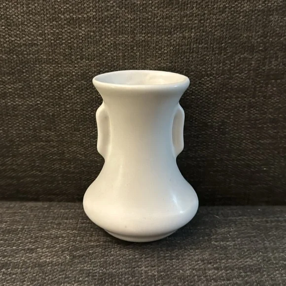 Lot of two miniature vintage vases. One marked Restoration Hardware - Haggar - Picture 5 of 7